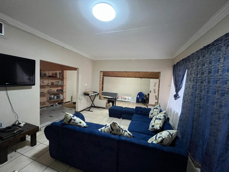 5 Bedroom Property for Sale in Die Rand Northern Cape